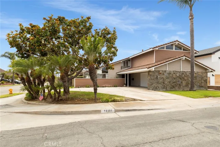 16391 Maruffa Circle, Huntington Beach, California 92649