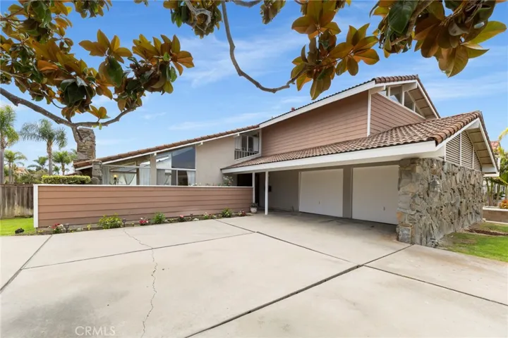 16391 Maruffa Circle, Huntington Beach, California 92649