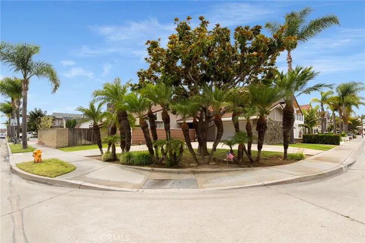 16391 Maruffa Circle, Huntington Beach, California 92649