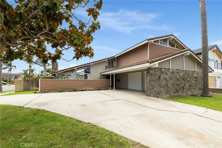 16391 Maruffa Circle, Huntington Beach, California 92649