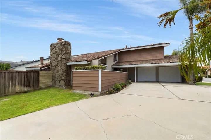 16391 Maruffa Circle, Huntington Beach, California 92649