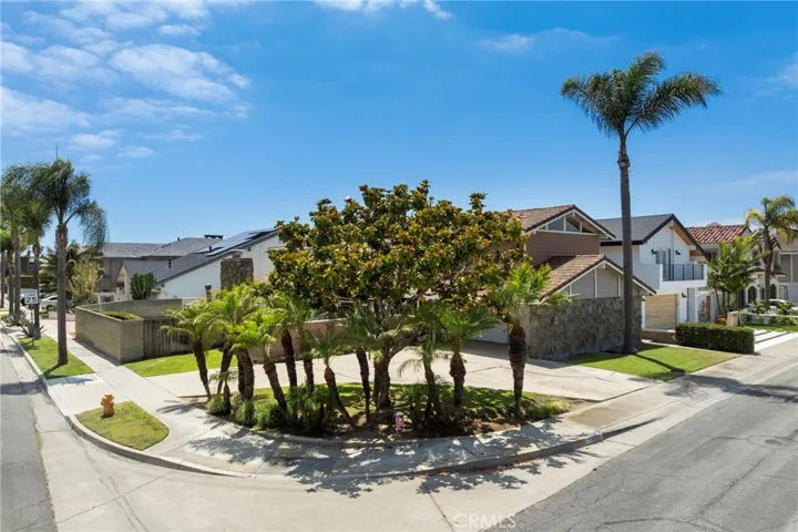 16391 Maruffa Circle, Huntington Beach, California 92649