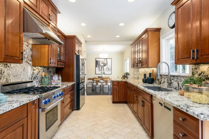 49 W Summit Drive, Redwood City, California 94062
