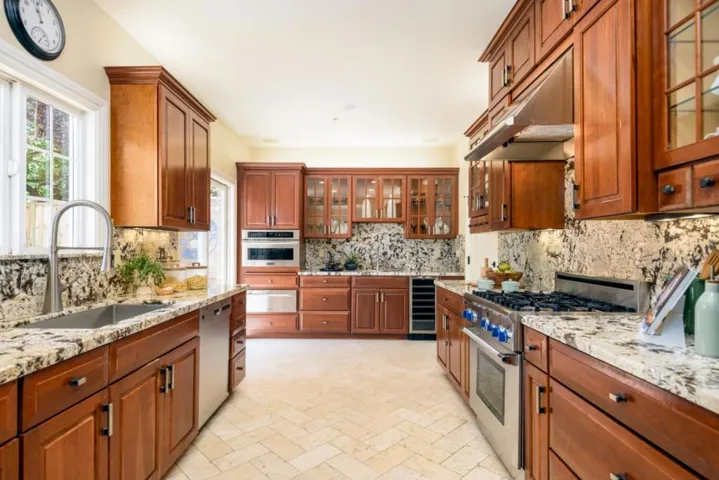 49 W Summit Drive, Redwood City, California 94062