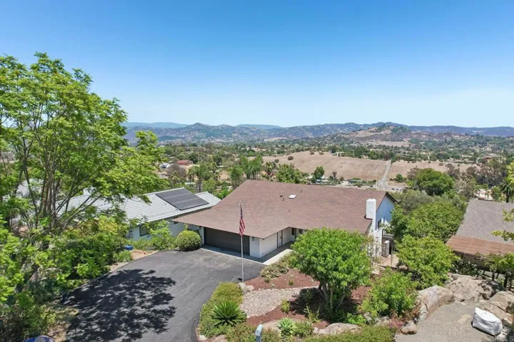 1329 Park Hill Lane, Escondido, California 92025