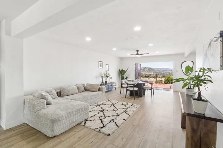 1329 Park Hill Lane, Escondido, California 92025