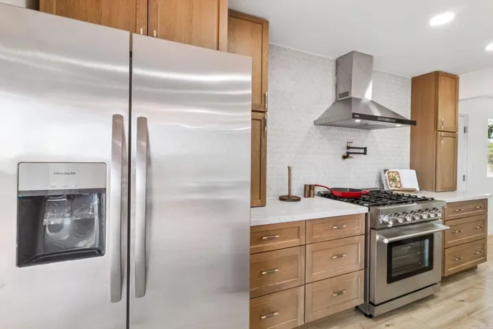 1329 Park Hill Lane, Escondido, California 92025