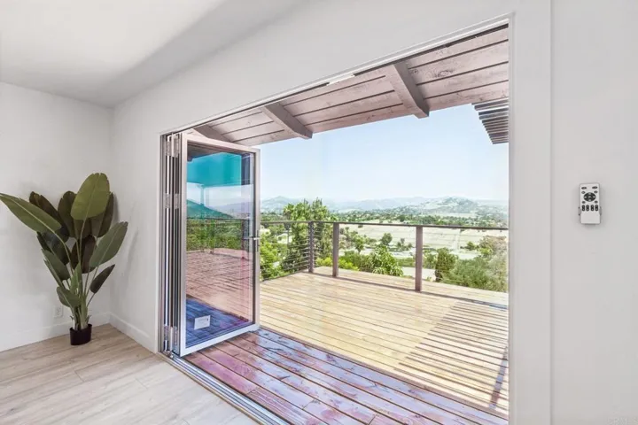 1329 Park Hill Lane, Escondido, California 92025
