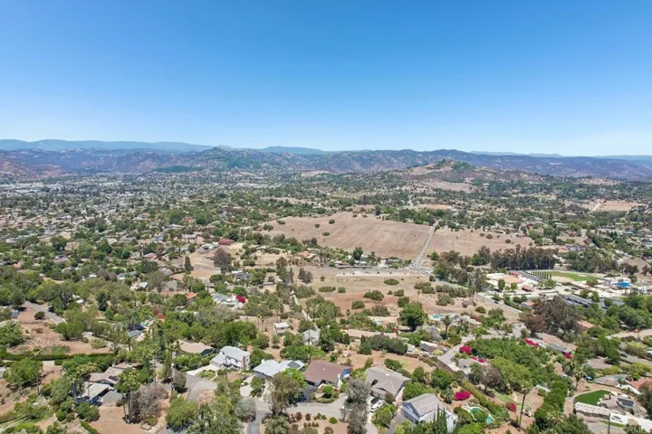1329 Park Hill Lane, Escondido, California 92025