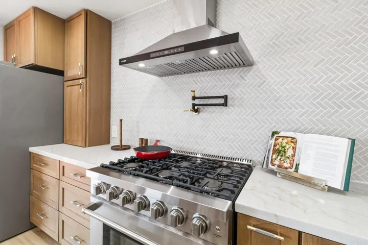 1329 Park Hill Lane, Escondido, California 92025
