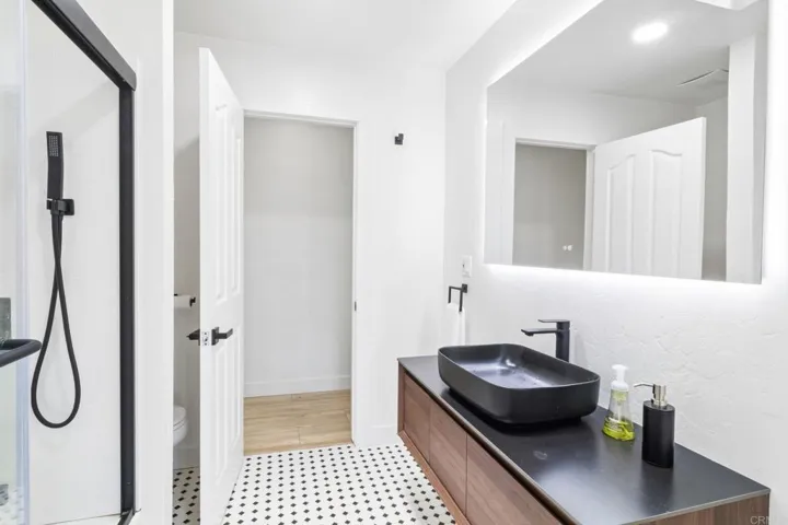 1329 Park Hill Lane, Escondido, California 92025