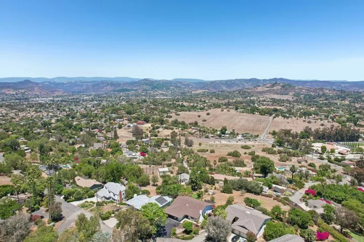 1329 Park Hill Lane, Escondido, California 92025