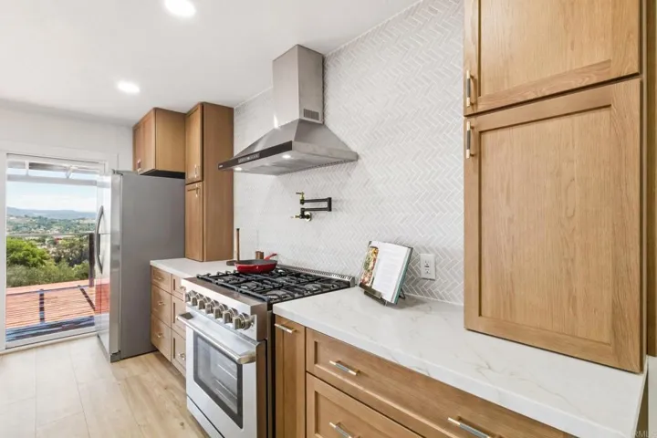 1329 Park Hill Lane, Escondido, California 92025