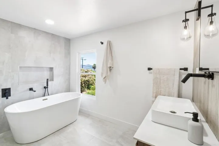 1329 Park Hill Lane, Escondido, California 92025