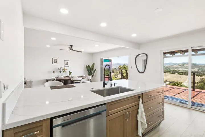 1329 Park Hill Lane, Escondido, California 92025