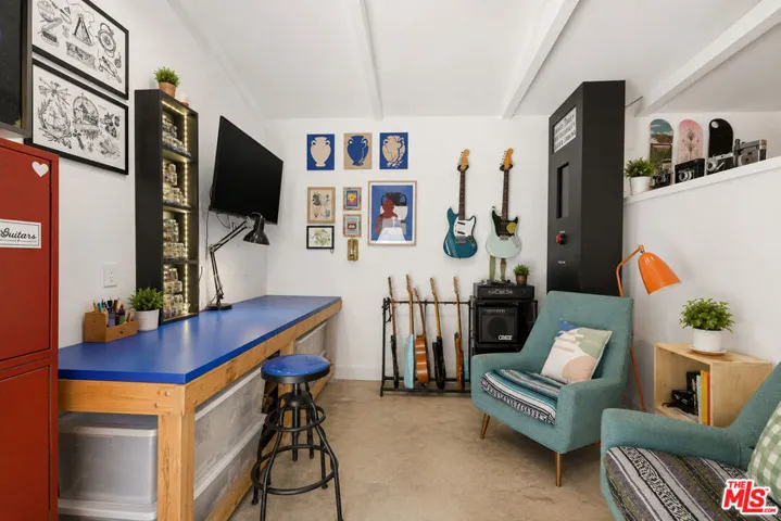 933 Walnut Avenue, Long Beach, California 90813