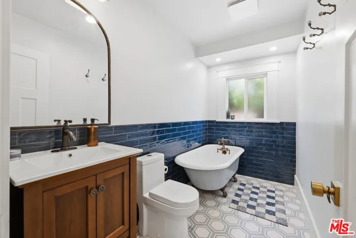 933 Walnut Avenue, Long Beach, California 90813