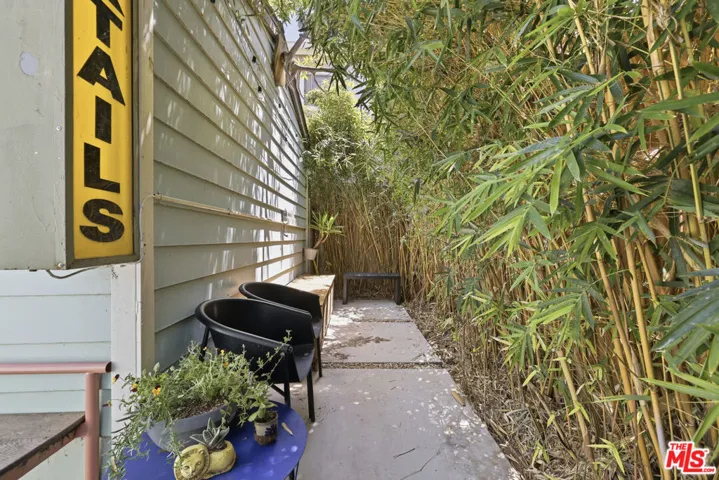 933 Walnut Avenue, Long Beach, California 90813