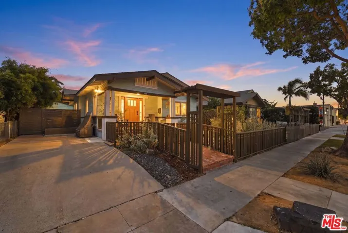 933 Walnut Avenue, Long Beach, California 90813