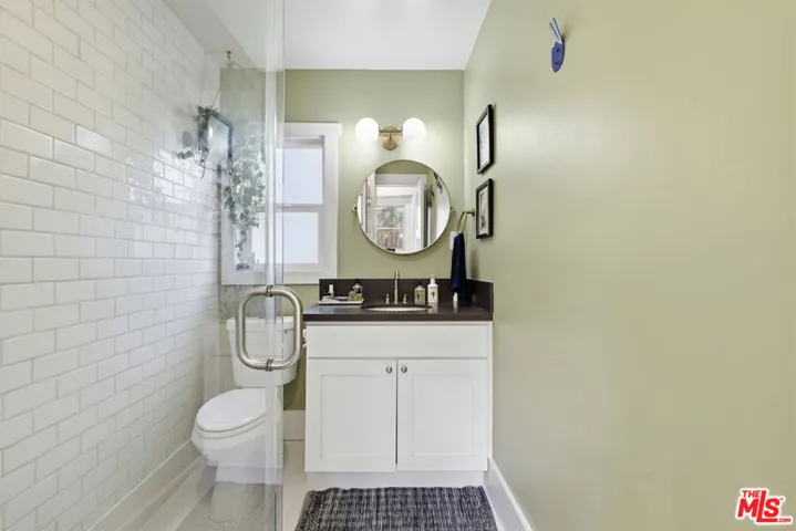 933 Walnut Avenue, Long Beach, California 90813