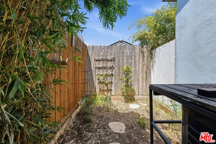 933 Walnut Avenue, Long Beach, California 90813