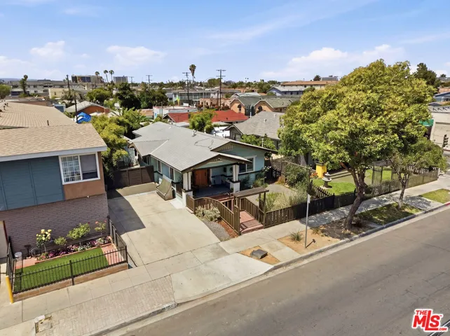 933 Walnut Avenue, Long Beach, California 90813