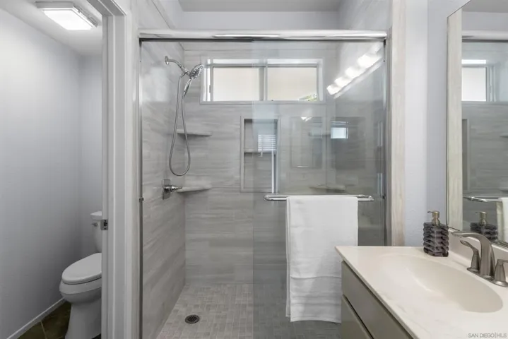 640 Camino De La Reina 1109, San Diego, California 92108
