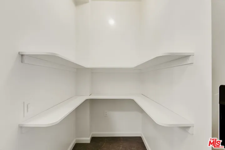 726 S Dunsmuir Avenue, Los Angeles, California 90036