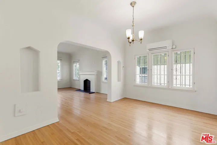 726 S Dunsmuir Avenue, Los Angeles, California 90036
