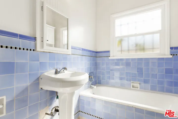 726 S Dunsmuir Avenue, Los Angeles, California 90036