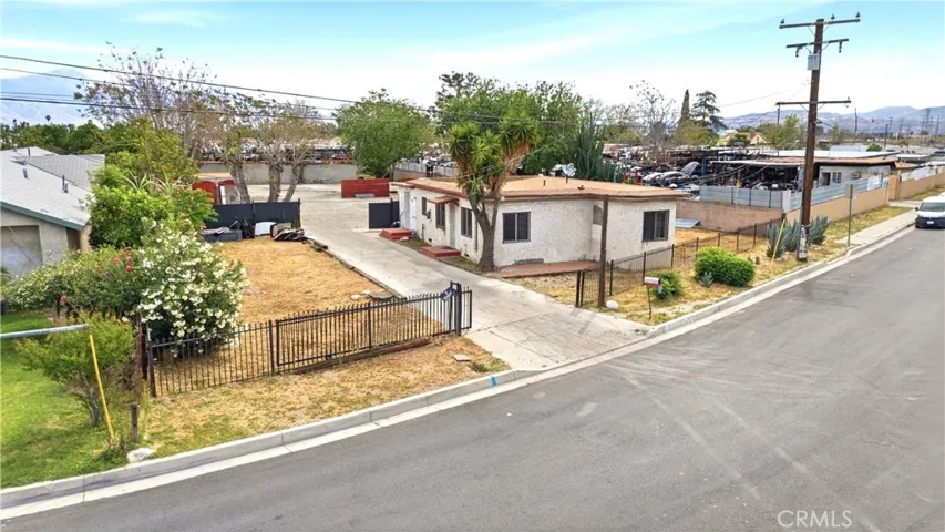 261 S Muscott, San Bernardino, California 92410