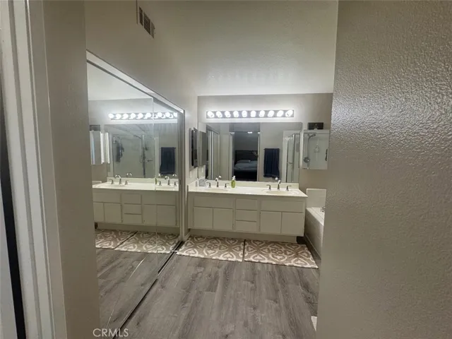 1059 Silvercreek, Corona, California 92882