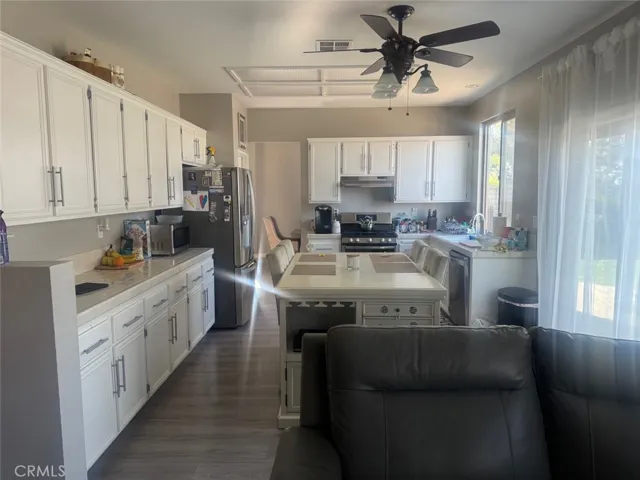 1059 Silvercreek, Corona, California 92882