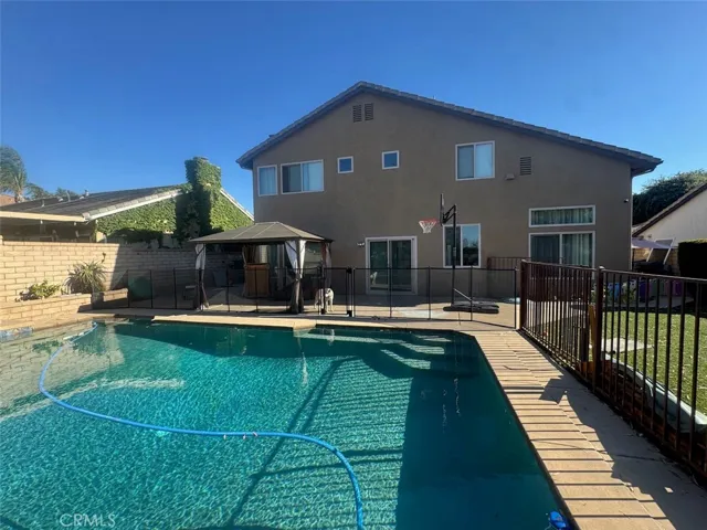 1059 Silvercreek, Corona, California 92882