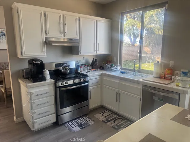 1059 Silvercreek, Corona, California 92882
