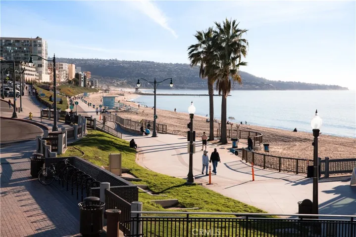 140 The Village 407, Redondo Beach, California 90277