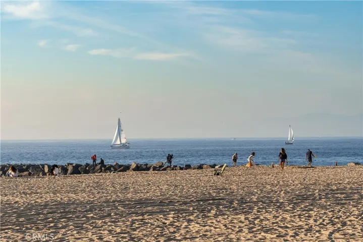 140 The Village 407, Redondo Beach, California 90277