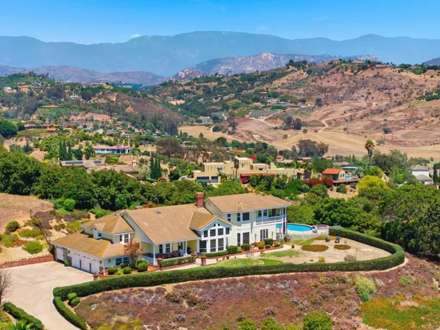 2292 Dos Lomas, Fallbrook, California 92028