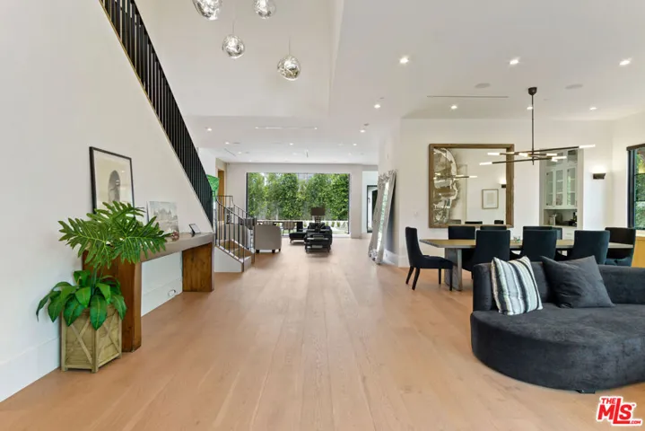 5041 Noeline Avenue, Encino, California 91436