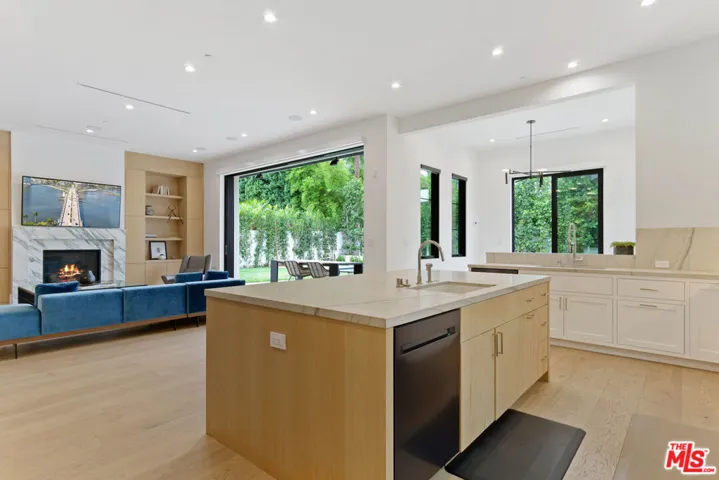 5041 Noeline Avenue, Encino, California 91436