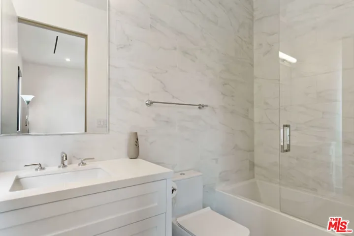 5041 Noeline Avenue, Encino, California 91436