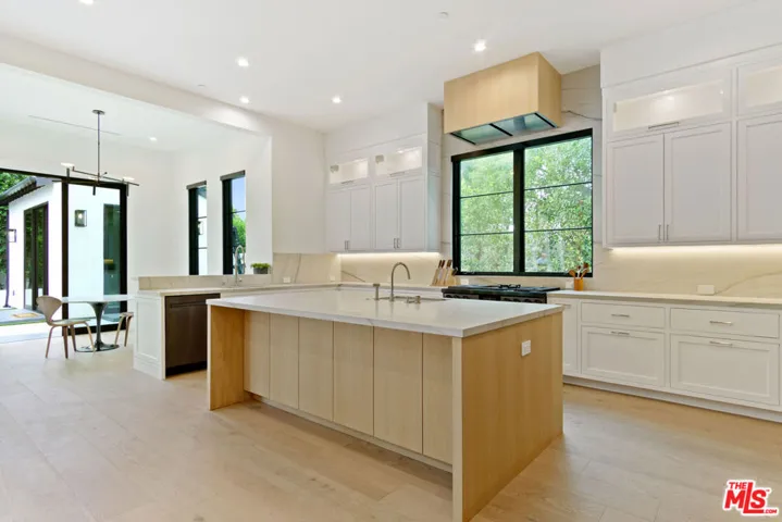 5041 Noeline Avenue, Encino, California 91436