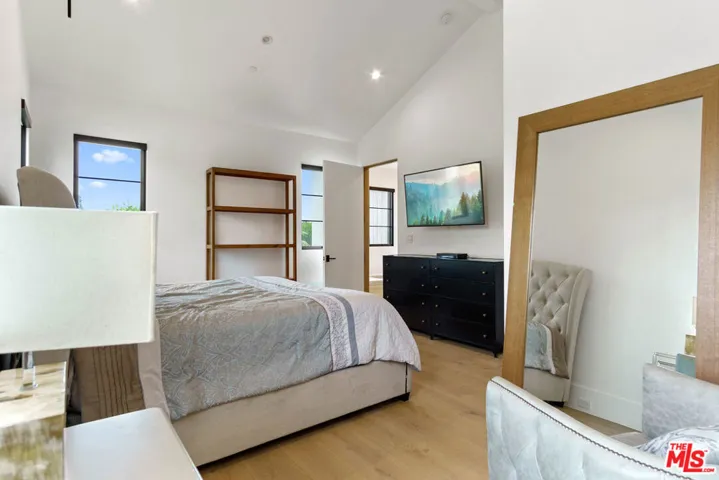 5041 Noeline Avenue, Encino, California 91436