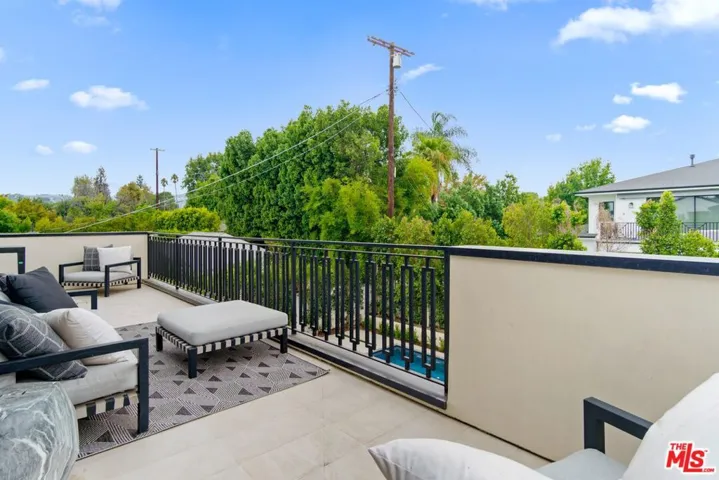 5041 Noeline Avenue, Encino, California 91436