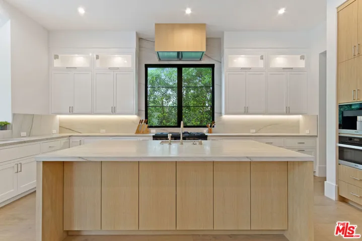5041 Noeline Avenue, Encino, California 91436