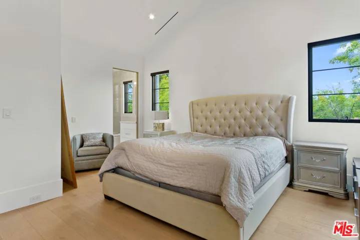 5041 Noeline Avenue, Encino, California 91436