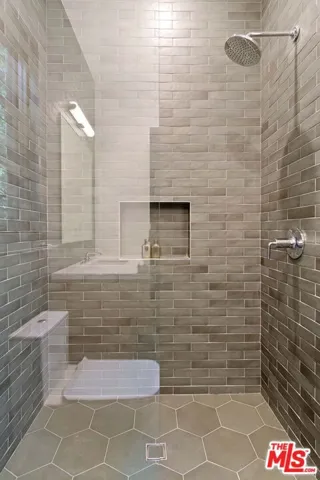 5041 Noeline Avenue, Encino, California 91436