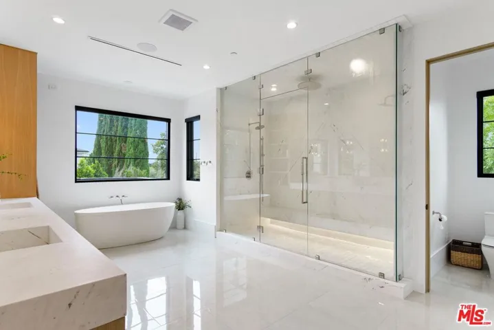 5041 Noeline Avenue, Encino, California 91436