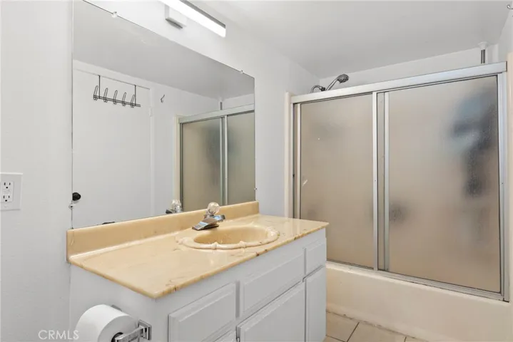 11300 Foothill Boulevard 7, Sylmar, California 91342