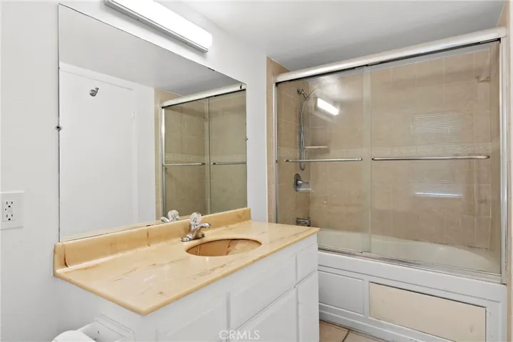 11300 Foothill Boulevard 7, Sylmar, California 91342